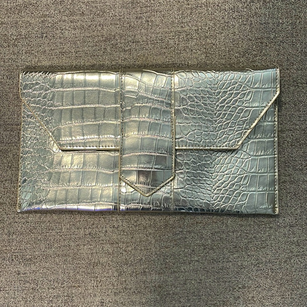Gorgeous metallic envelope clutch